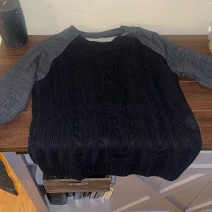 Lululemon sweater. Black&gray. Knit front detail.